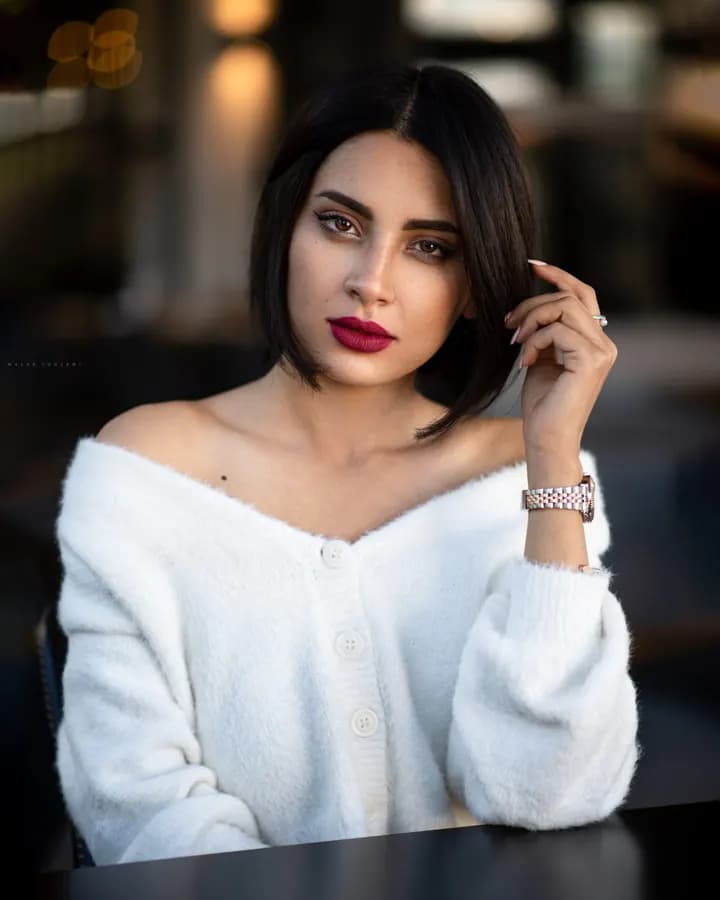 Red lip, blue hour